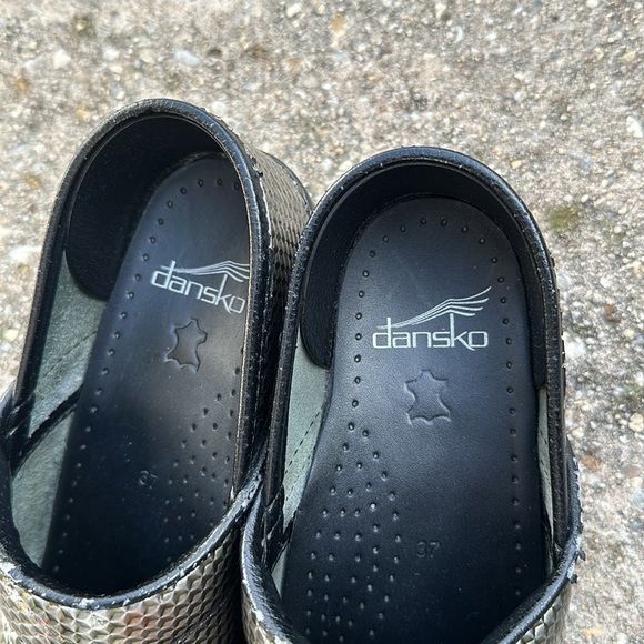 Dansko Metallic Sequin Print Closed Back Clogs Shoes Siz 37 Leather Nursing Work - Picture 6 of 9